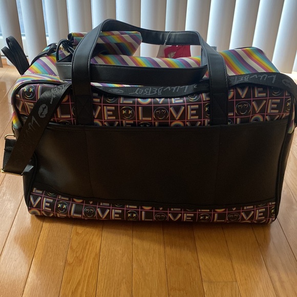 NEW Betsy Johnson LOVE LB Cruis Travel Tote - Picture 2 of 8